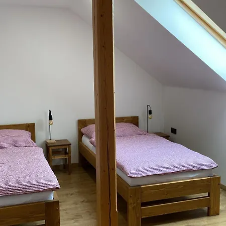 بيت خشبي Ta *